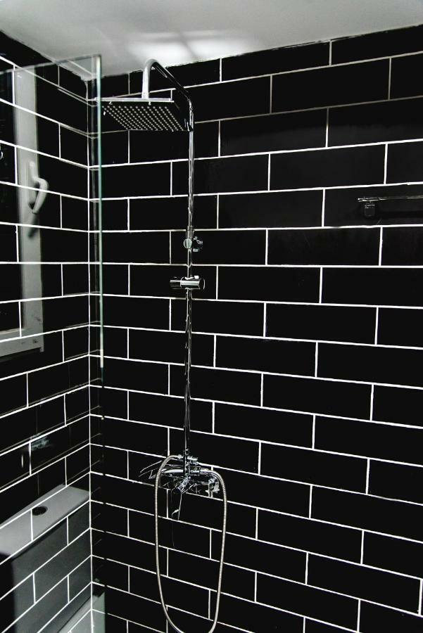 אתונה Home Plus Eleutheria Budget Room מראה חיצוני תמונה